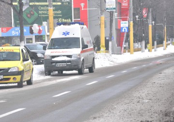 Două femei au murit din cauza zăpezilor! Una era gravidă şi era adusă de Ambulanţa Tulcea la Constanţa